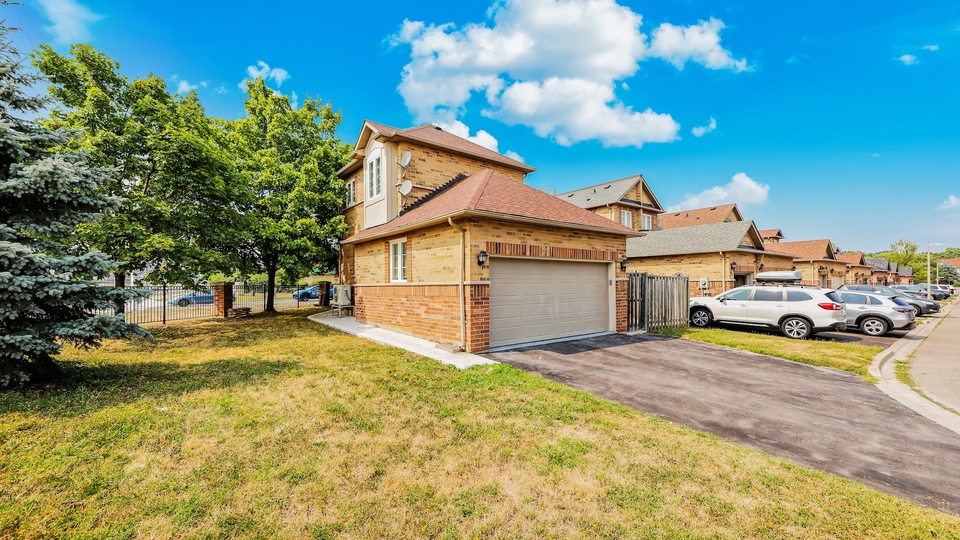 332 Rosegate Way, Oakville