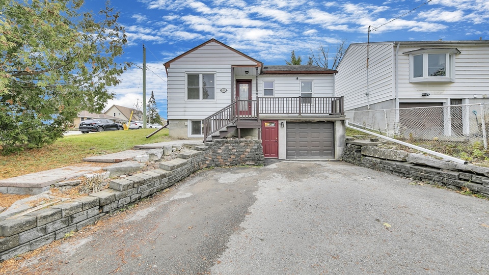 302 Avenue Road, Newmarket
