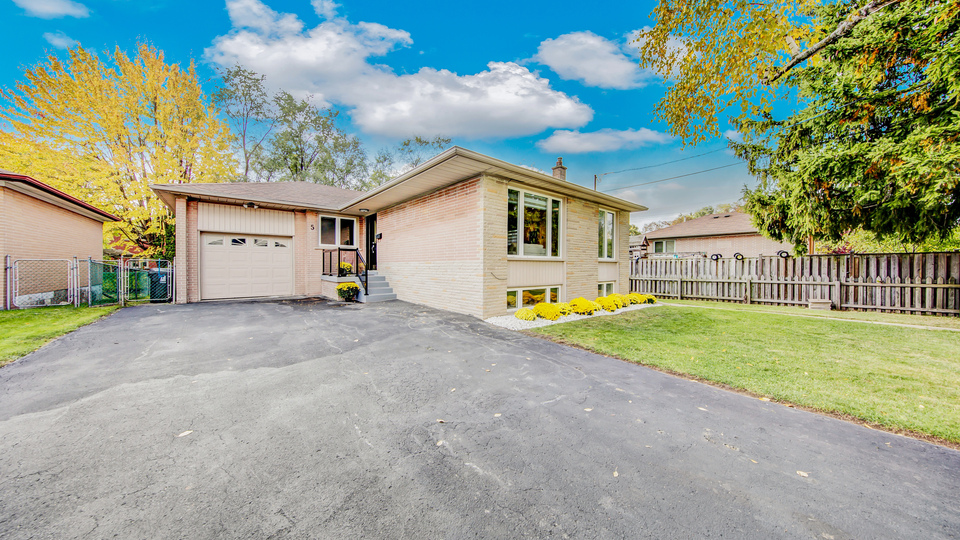 5 Baintree Street East, North York