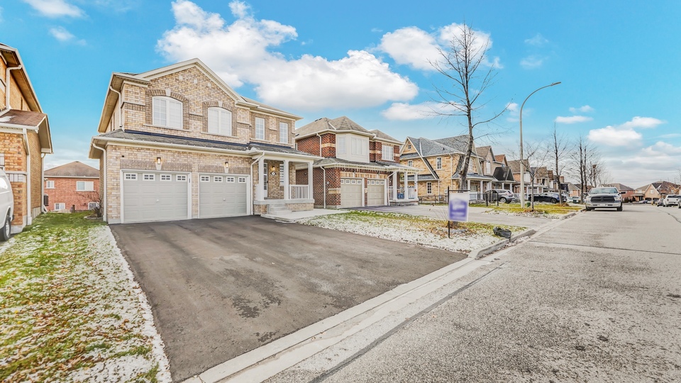 37 Oceanpearl Crescent, Whitby