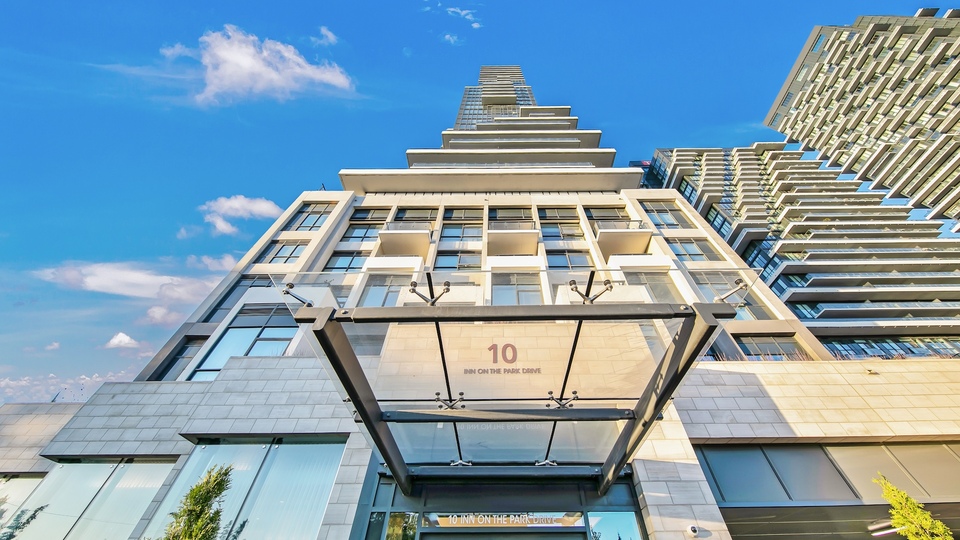 3303 - 10 Inn On The Park Drive, North York