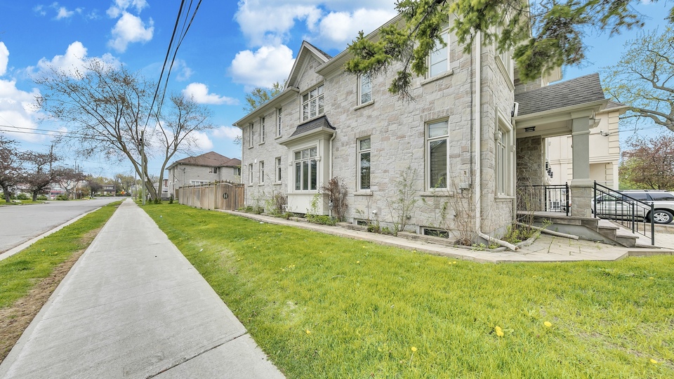 179 Greenfield Ave, North York