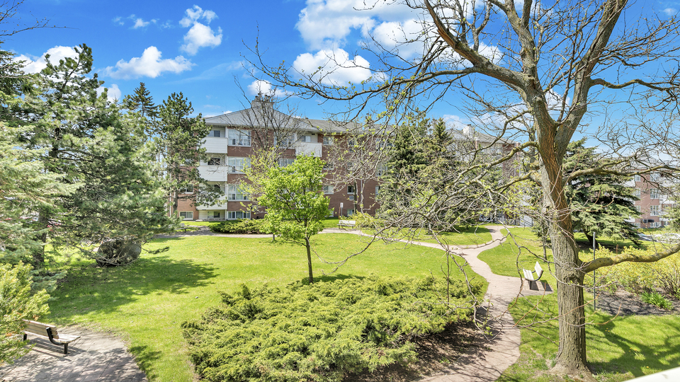 212 - 126 Bell Farm Road, Barrie