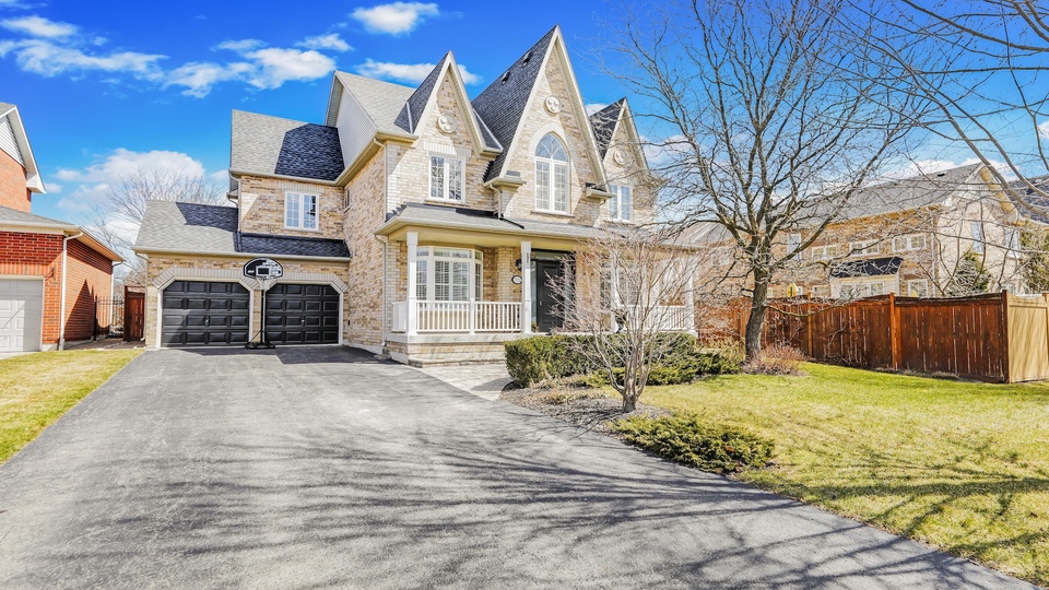 7157 White Pine Court, Mississauga