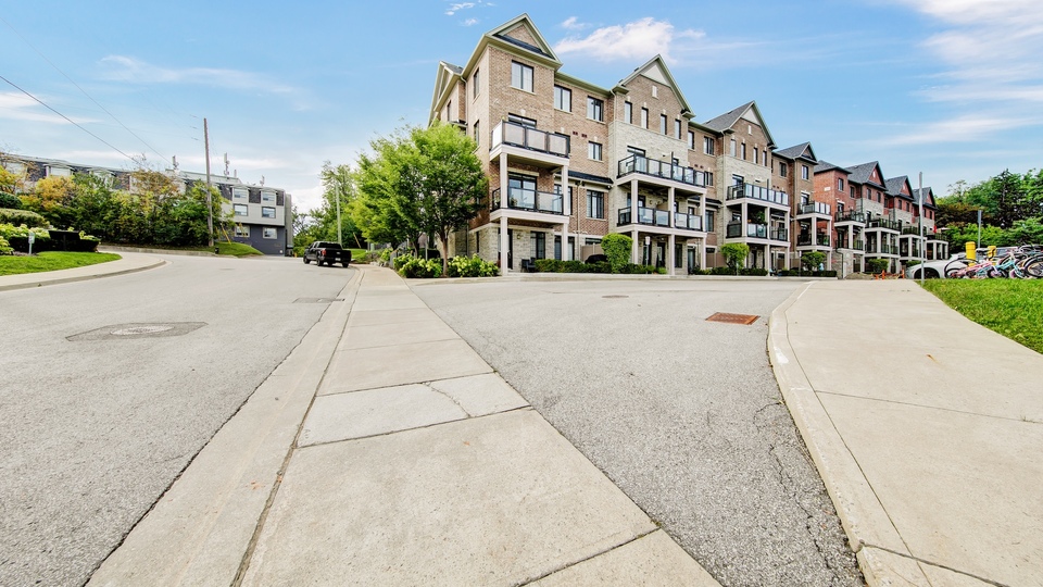 198 Pine Grove Rd, Woodbridge