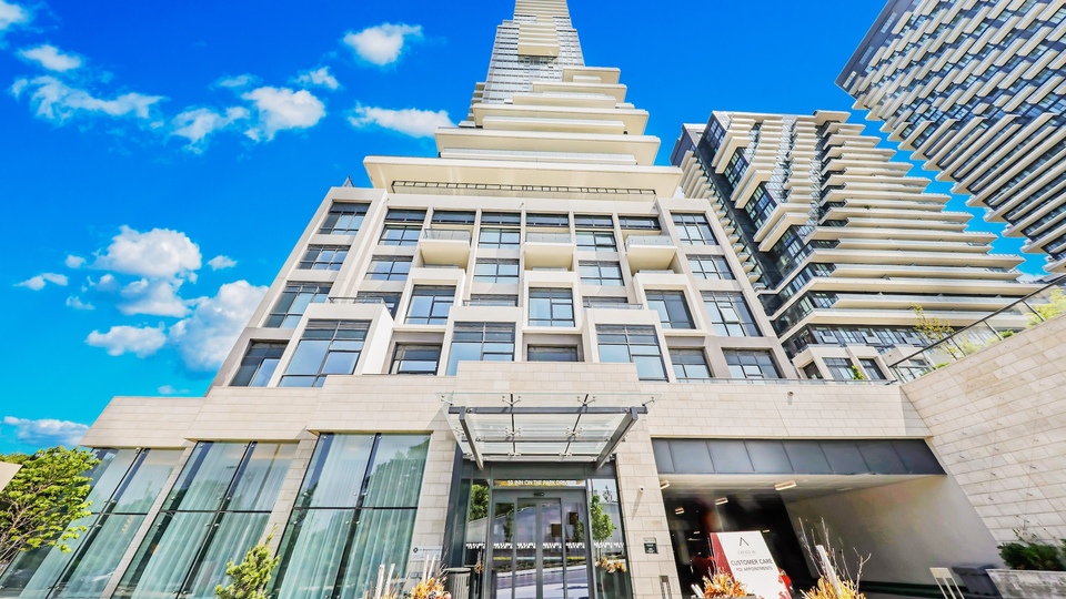 10 Inn On The Park Drive, North York