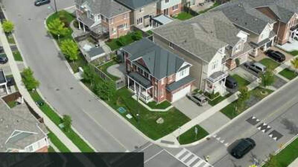 1369 Leger Way, Milton