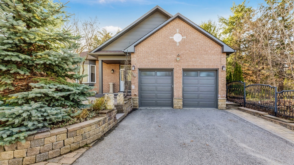 600 Henderson Drive, Aurora