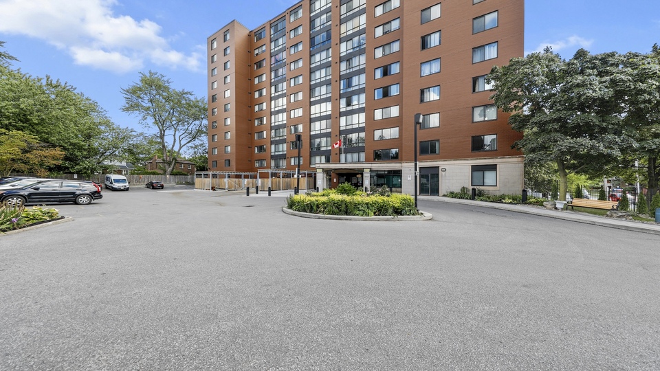 206 -1665 Victoria Park Ave, Scarborough
