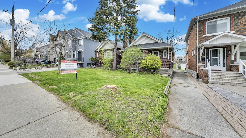 284 Fairlawn Avenue, Toronto