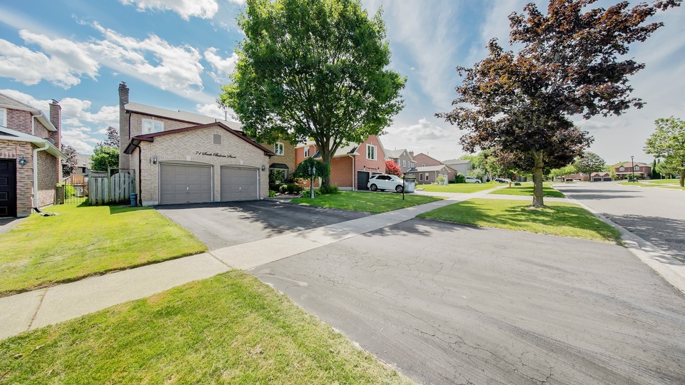 71 S Balsam St, Uxbridge