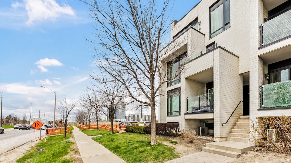 716 - 138 Widdicombe Hill Boulevard, Etobicoke