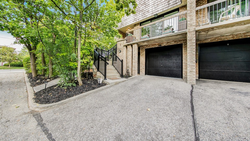 2 Wooded Carseway, North York
