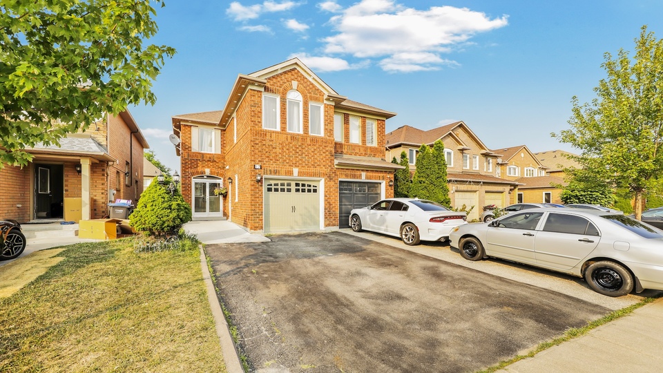 17 Dusty Star Road, Brampton