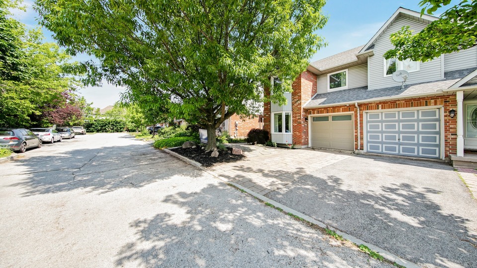 1305 Walkers Line, Burlington